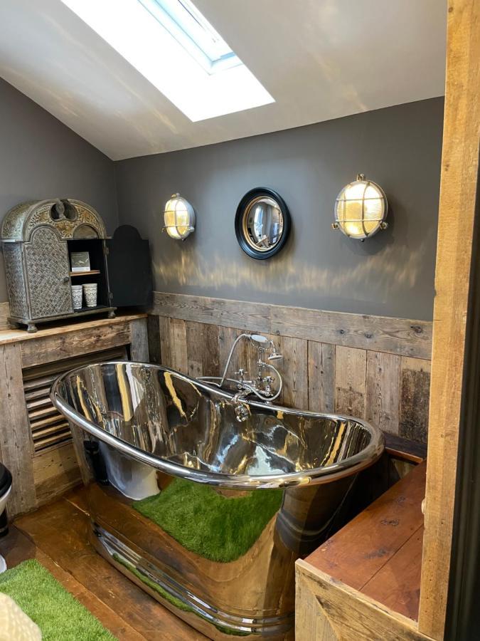 The Cocktail Lounge At Cheshire Boutique Bathhouse Leilighet Nantwich Eksteriør bilde